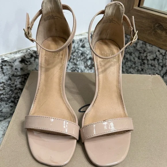 Dress Sandals - Picture 4 of 8